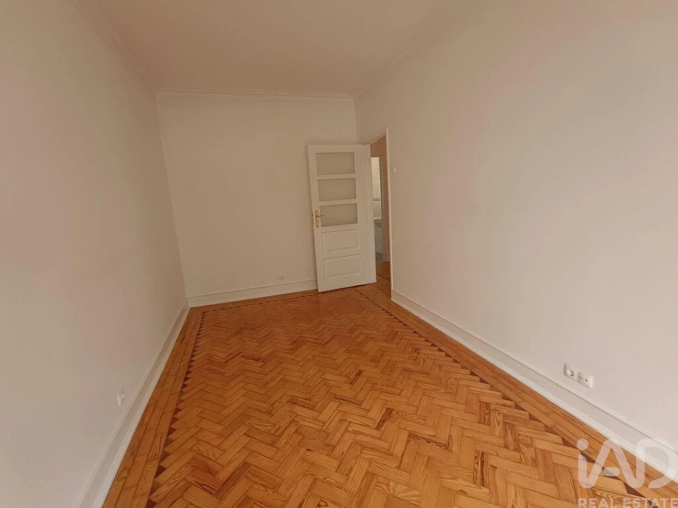 Apartamento T3 para Arrendamento em Campo de Ourique Foto 13