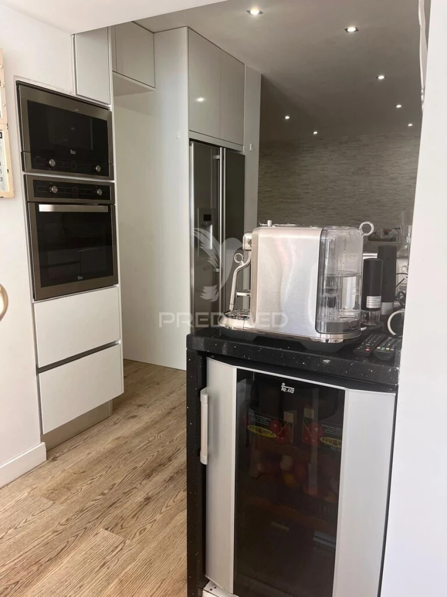 Apartamento T2 para Venda em Campolide Foto 5