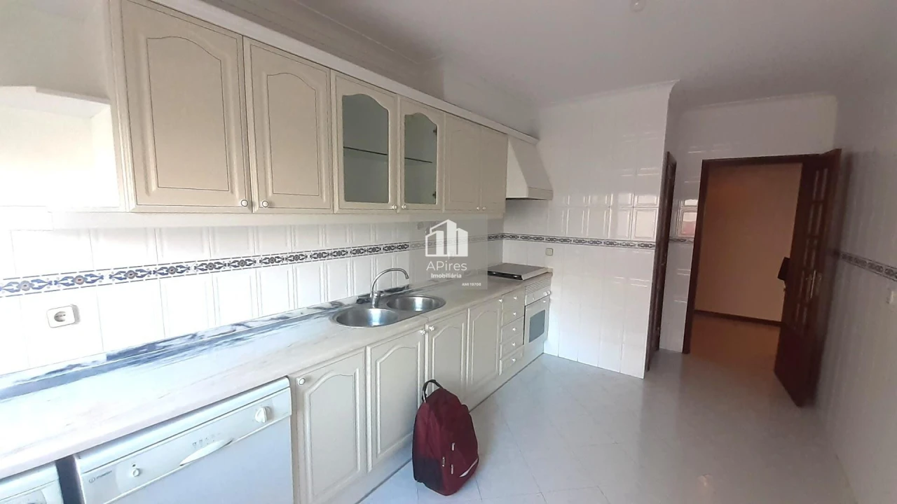 Apartamento T2 para Venda em Algueirão-Mem Martins Foto 1