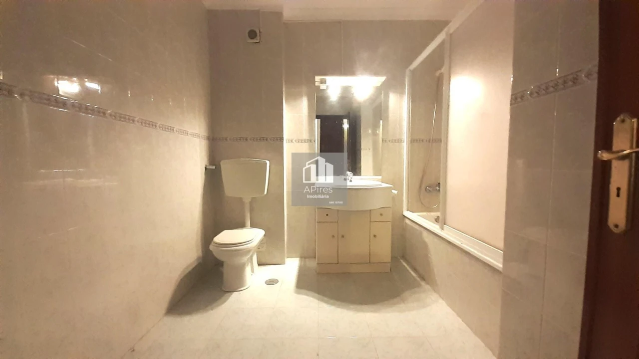 Apartamento T2 para Venda em Algueirão-Mem Martins Foto 13