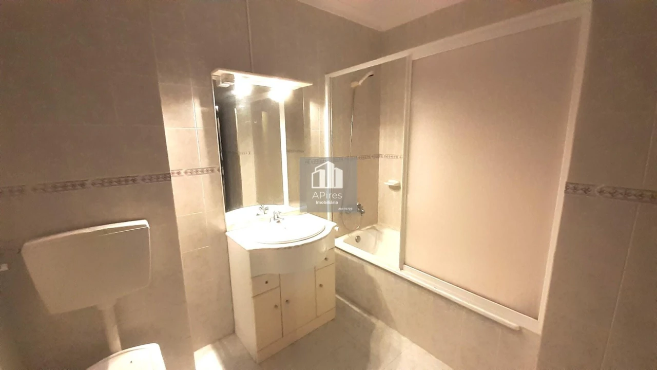 Apartamento T2 para Venda em Algueirão-Mem Martins Foto 12