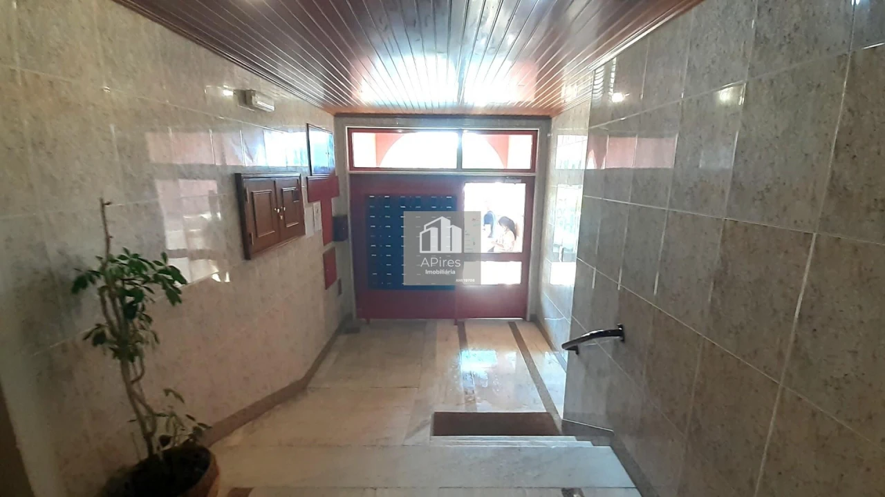 Apartamento T2 para Venda em Algueirão-Mem Martins Foto 18