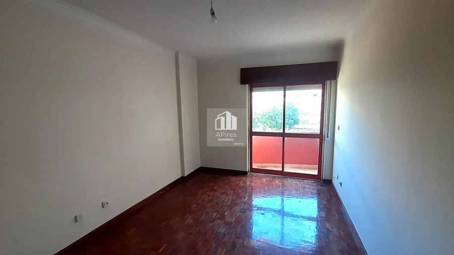 Apartamento T2 para Venda em Algueirão-Mem Martins Foto 9