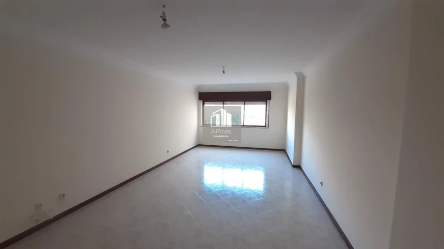 Apartamento T2 para Venda em Algueirão-Mem Martins Foto 5