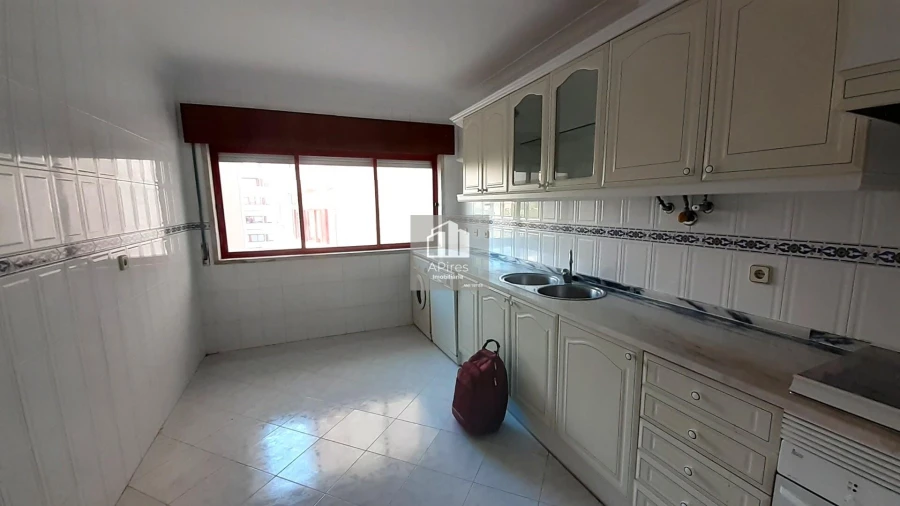 Apartamento T2 para Venda em Algueirão-Mem Martins Foto 2