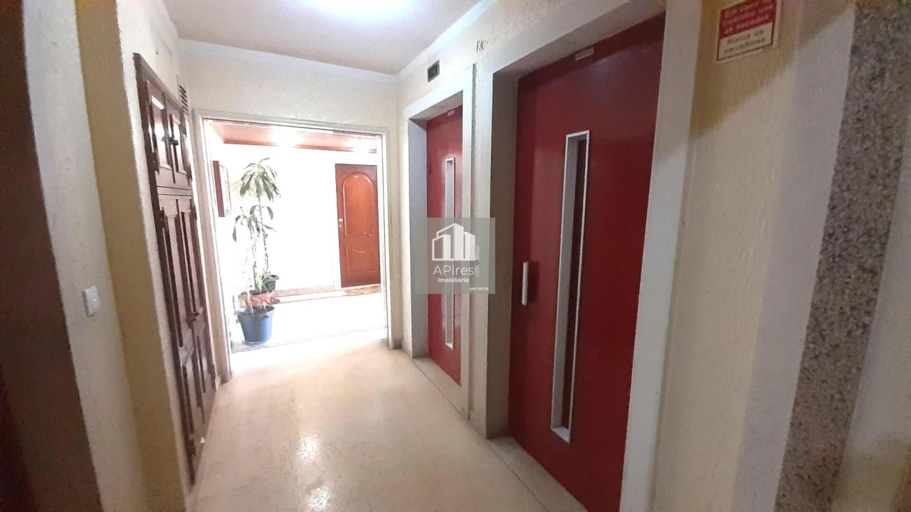Apartamento T2 para Venda em Algueirão-Mem Martins Foto 16