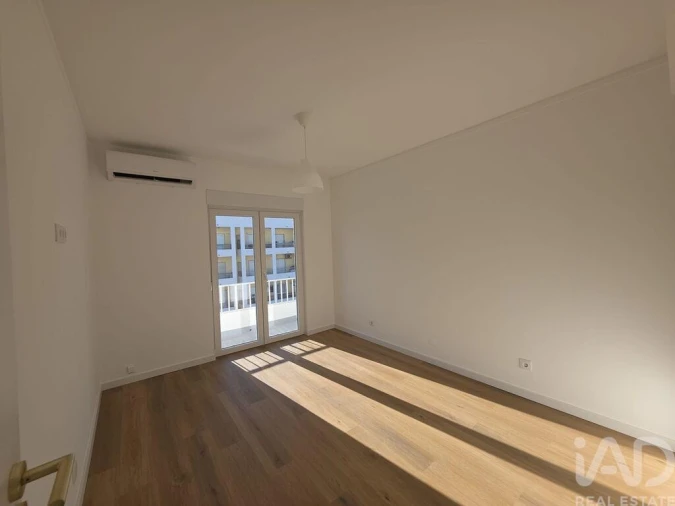 Apartamento T2 para Venda em Olhão Foto 4