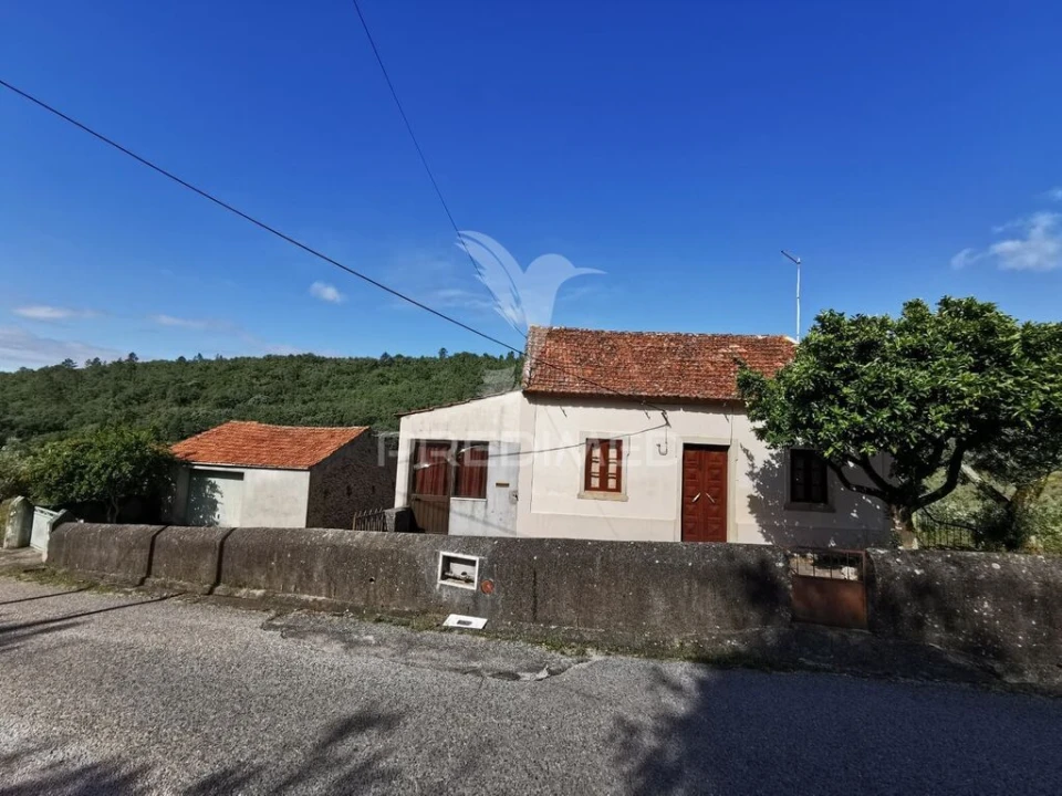 Moradia T3 para Venda em Chãos Foto 2