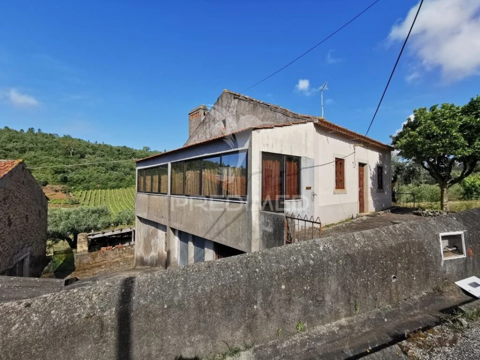 Moradia T3 para Venda em Chãos Foto 1