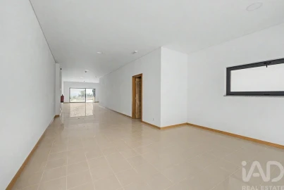 Prédio para Arrendamento em Cinfães