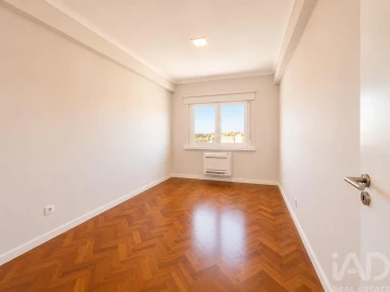 Apartamento T3 para Arrendamento em Arroios