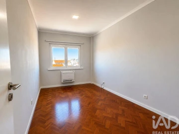 Apartamento T3 para Arrendamento em Arroios