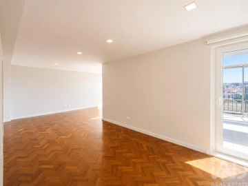 Apartamento T3 para Arrendamento em Arroios