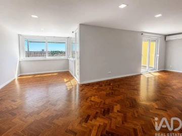 Apartamento T3 para Arrendamento em Arroios