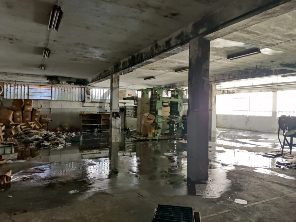 Armazém para Venda em Mozelos Foto 32