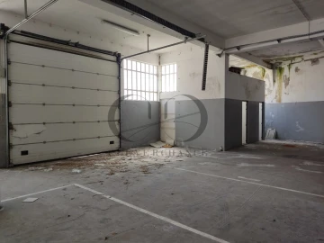 Armazém para Venda em Mozelos