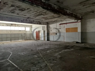 Armazém para Venda em Mozelos