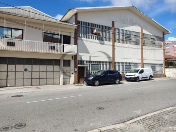 Armazém para Venda em Mozelos