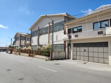 Armazém para Venda em Mozelos