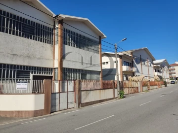 Armazém para Venda em Mozelos