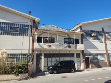 Armazém para Venda em Mozelos