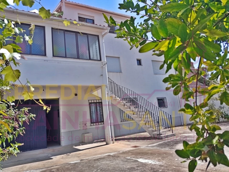 Moradia T5 para Venda em Alpiarça Foto 3