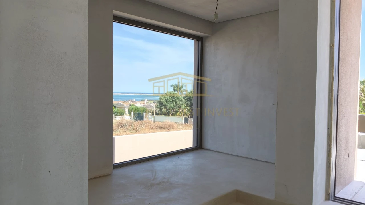 Moradia T4 para Venda em Odiaxere Foto 15