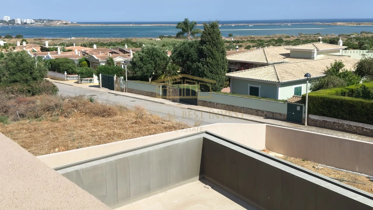 Moradia T4 para Venda em Odiaxere Foto 18