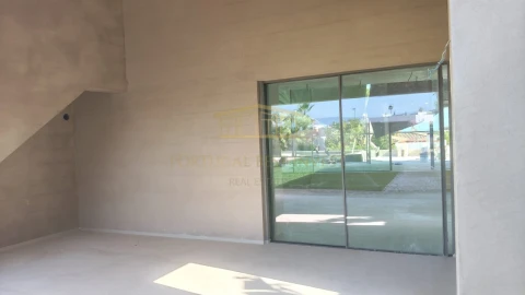 Moradia T4 para Venda em Odiaxere