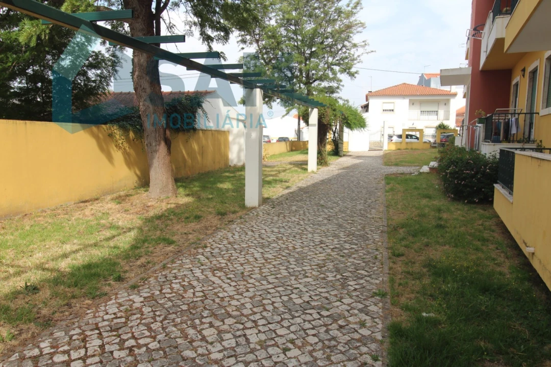 Apartamento T3 para Venda em Ramalhal Foto 3