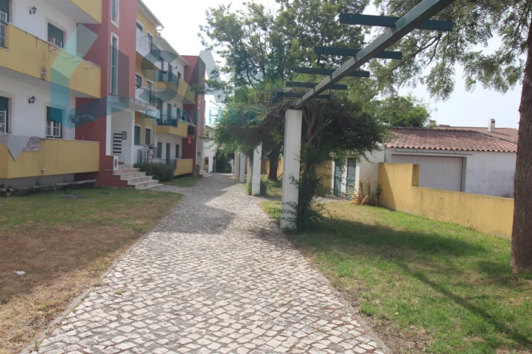 Apartamento T3 para Venda em Ramalhal Foto 2