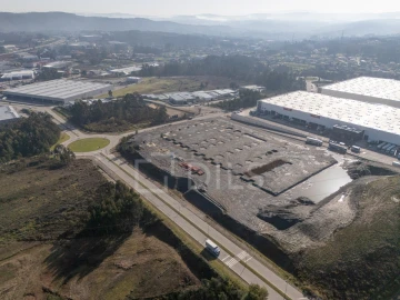 Armazém para Arrendamento em Recarei