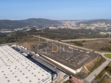 Armazém para Arrendamento em Recarei