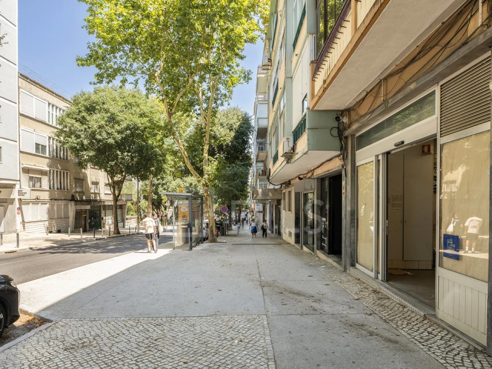 Loja para Arrendamento em Benfica Foto 18
