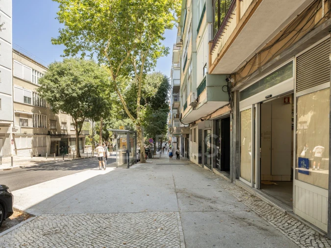 Loja para Arrendamento em Benfica Foto 18