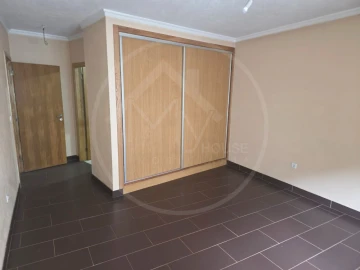 Moradia T3 para Venda em Bustelo