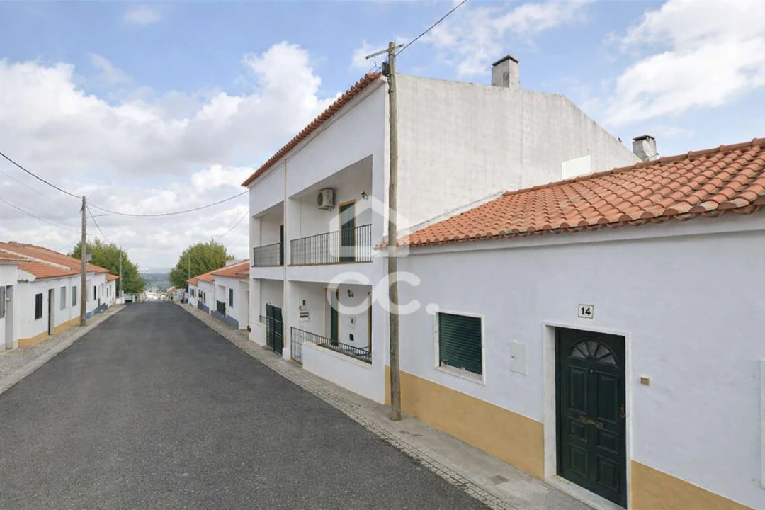 Moradia T3 para Venda em Viana do Alentejo Foto 3