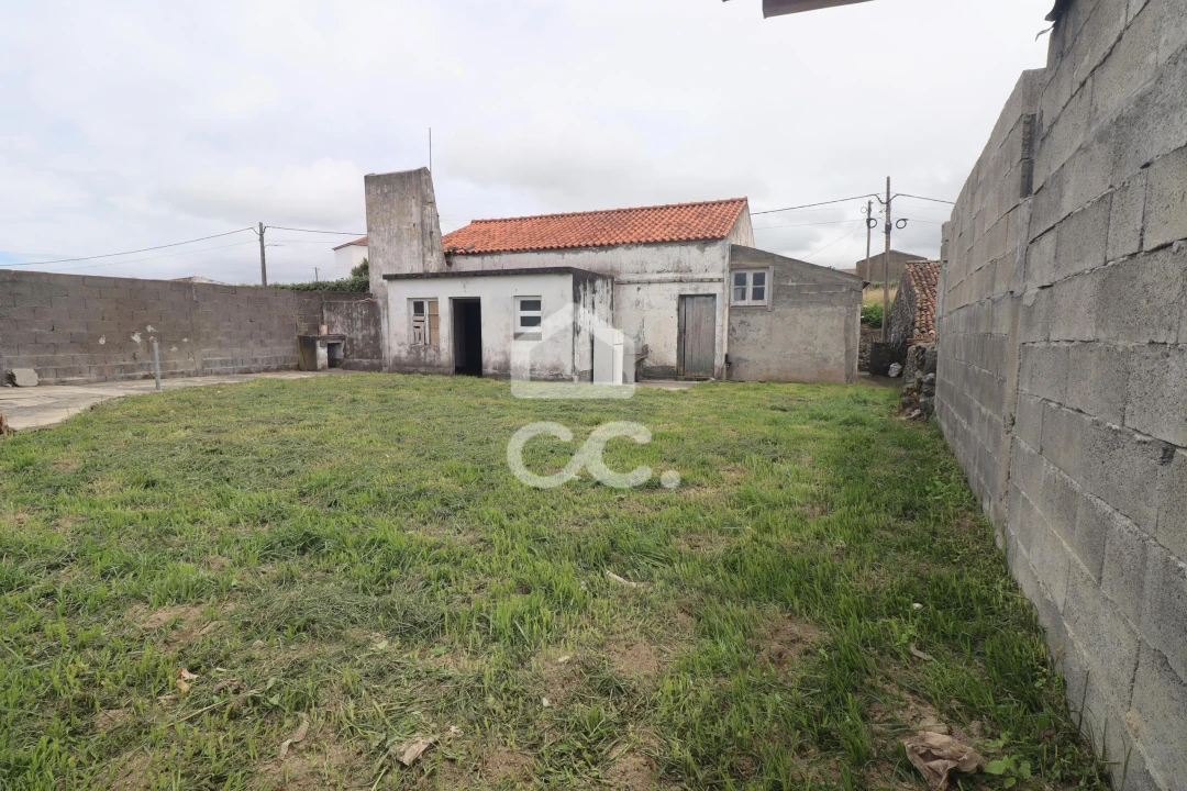 Moradia T3 para Venda em Fenais da Ajuda Foto 2