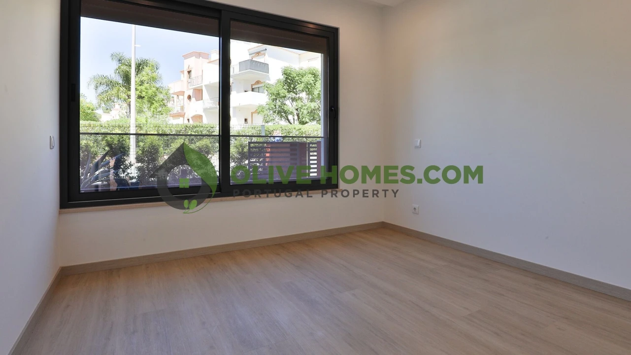Apartamento T3 para Venda em Quarteira Foto 17