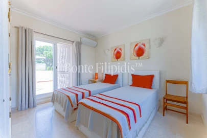 Moradia T5 para Venda em Quarteira