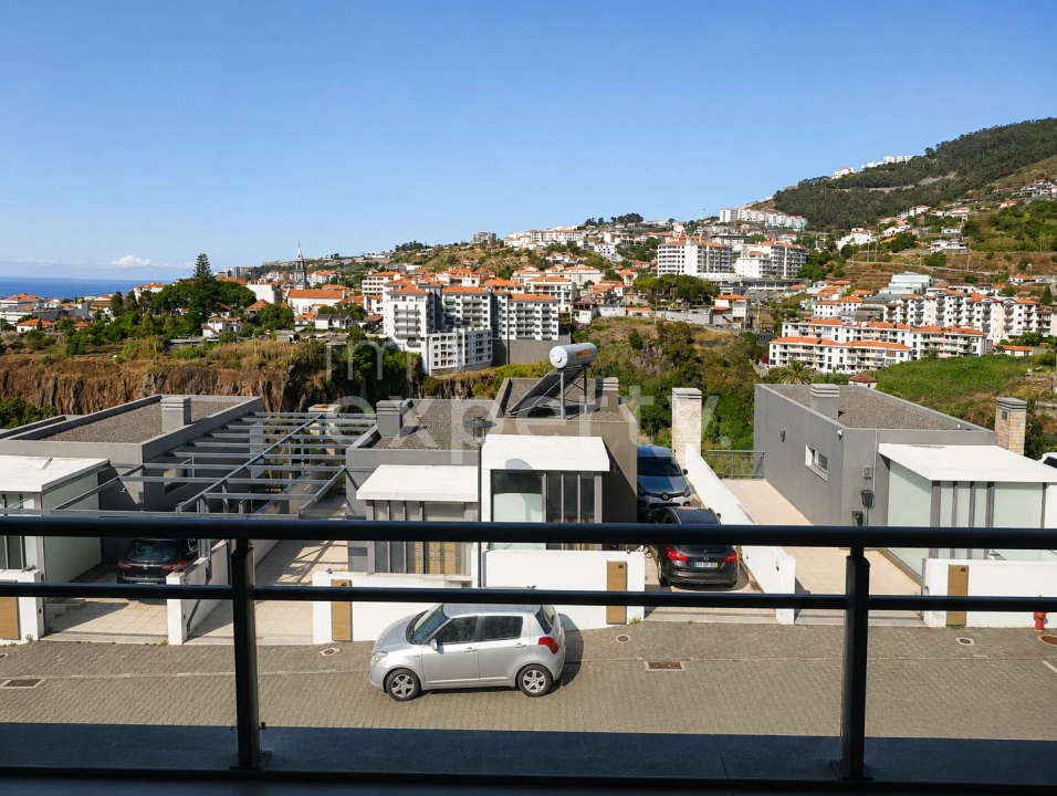 Moradia T3 para Venda em Caniço Foto 36