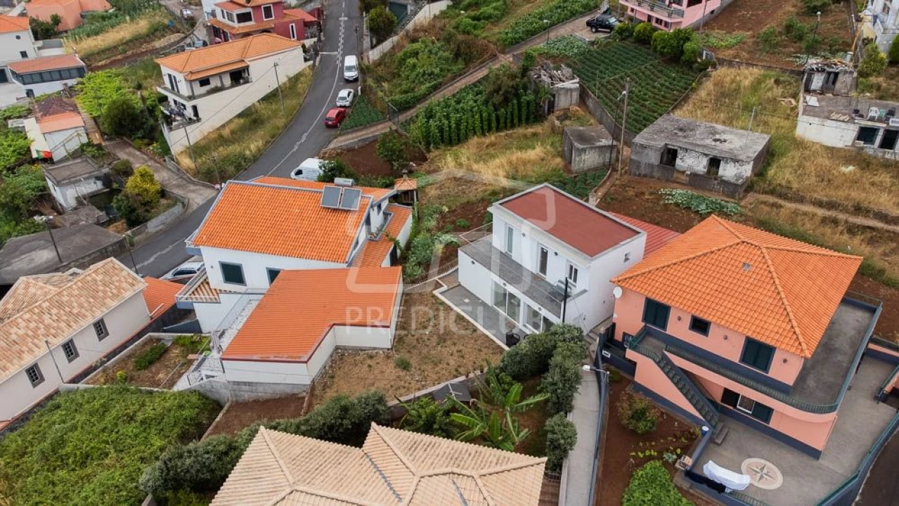 Moradia T2 para Venda em Camara de Lobos Foto 1