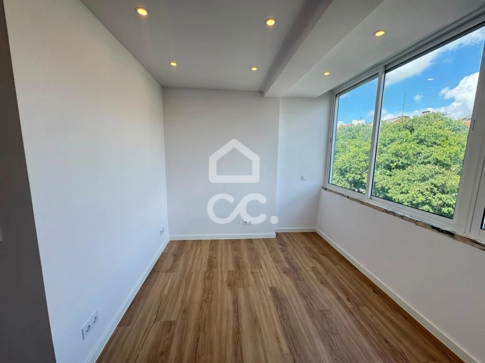 Apartamento T2 para Venda em Águas Livres Foto 5