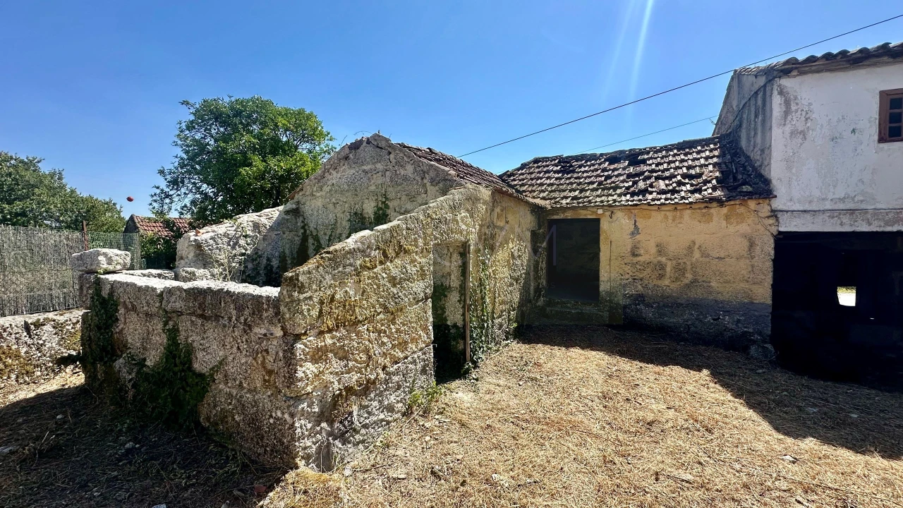 Moradia T3 para Venda em Vila Caiz Foto 3