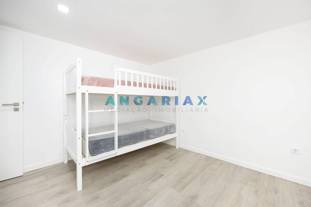 Apartamento T2 para Venda em Nazare Foto 3