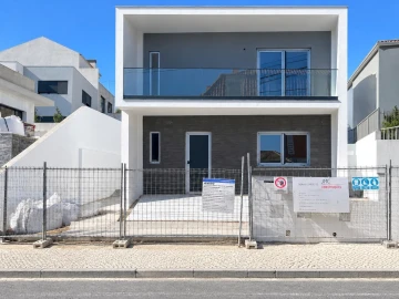 Moradia T4 para Venda em Casal de Cambra