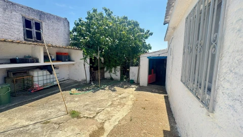 Moradia T6 para Venda em Messejana
