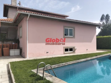 Moradia T4 para Venda em São João de Lourosa