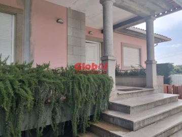 Moradia T4 para Venda em São João de Lourosa
