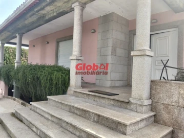 Moradia T4 para Venda em São João de Lourosa